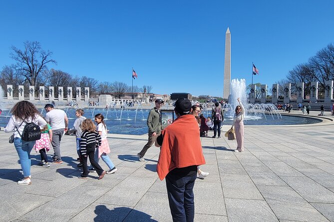 4-Hour Guided Tour in Spanish to Discover Washington DC - Jefferson Memorial and the U.S. Capitol facade: big views, no entry