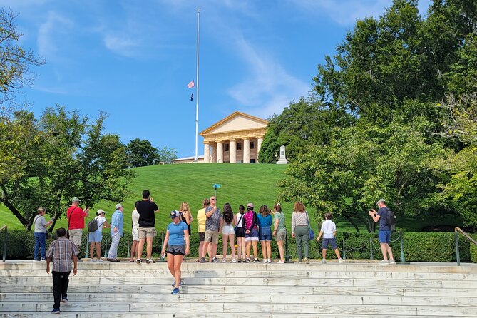 4-Hour Guided Tour in Spanish to Discover Washington DC - L’Enfant Plaza ending: a convenient landing pad for museums and food