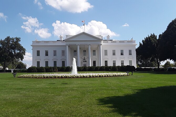 4-Hour Guided Tour in Spanish to Discover Washington DC - Drive-by power stops: George Washington Monument and the Pentagon