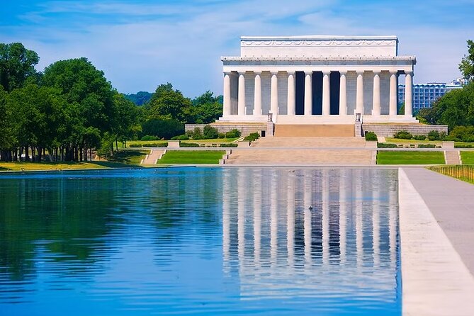 4-Hr DC Monuments Small Group Sightseeing Guided Tour - Entering the route: what makes a small-group DC monuments tour work