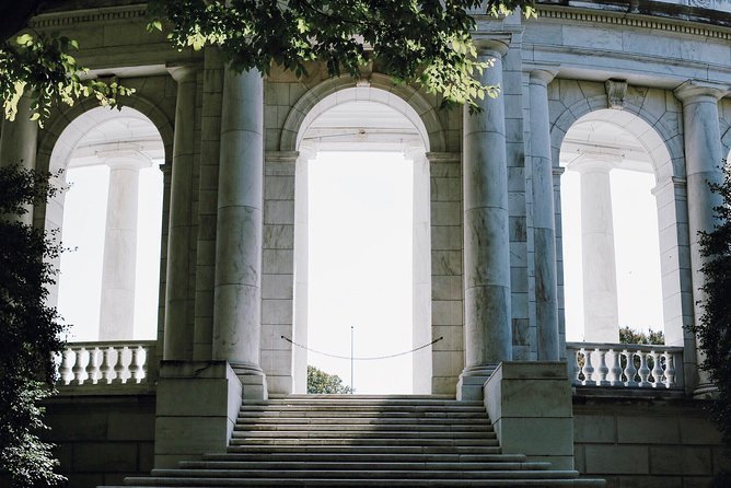 Arlington Cemetery & Changing of the Guard Exclusive Guided Tour - The meet-up spot: start at the Welcome Center, not wherever