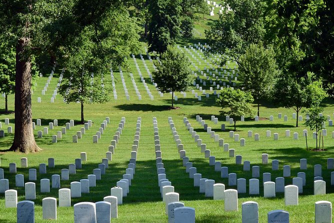 Arlington Cemetery & Changing of the Guard Semi-private 12ppl Max - Meeting at the Arlington Welcome Center: first steps, first rules