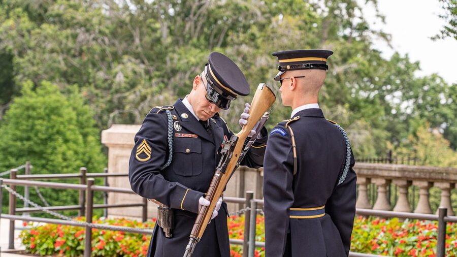 Arlington Cemetery: Changing of the Guard & Small-Group Tour - Why the Changing of the Guard feels different at Arlington