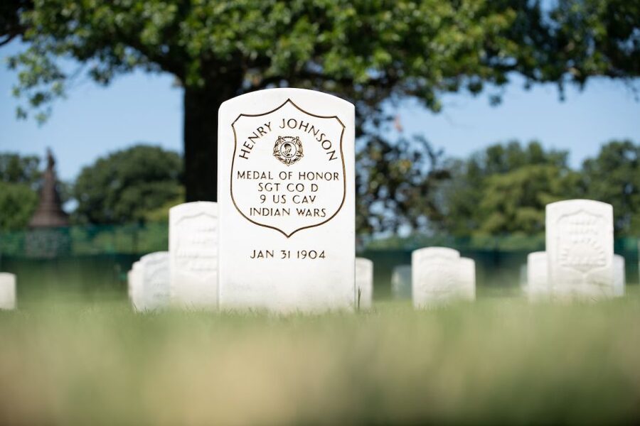 Arlington Cemetery: Changing of the Guard & Small-Group Tour - JFK Eternal Flame and family gravesite: a stop that changes your lens