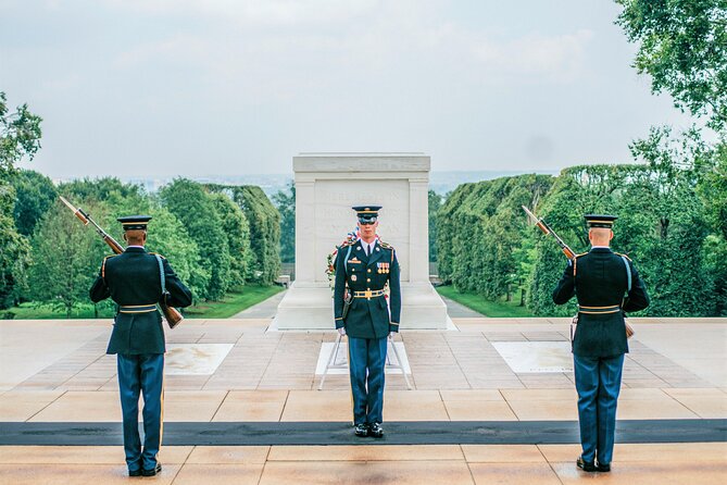 Arlington Cemetery with Changing of Guards & Tomb Unknown Soldier - The 90-minute guided walking tour: how the cemetery becomes understandable