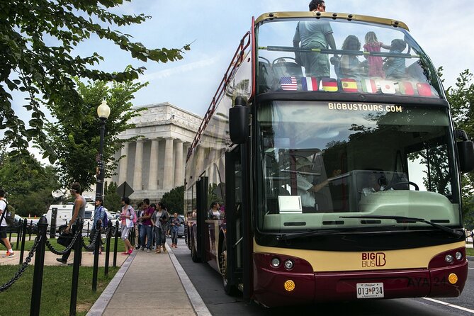 Best of DC: Hop-on Hop-off, Night Tour, and Arlington Audio Guide - How the onboard digital commentary makes the ride useful