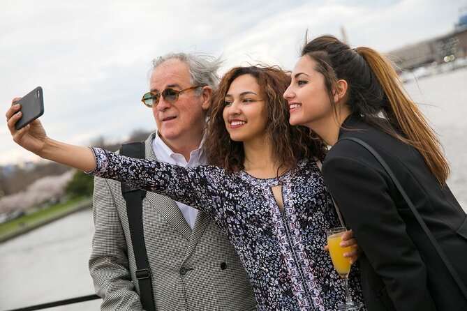 City Cruises Washington DC: Signature Mimosa Brunch Cruise - Brunch, DJ Energy, and the Drink Setup (Free-Flowing vs Cash Bar)