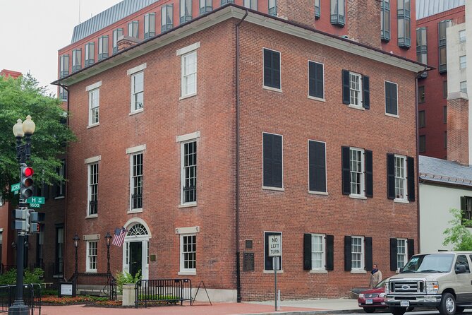 Dark Nights in D.C. - Walking Tour - The pace: 1 hour 30 minutes that doesn’t drag