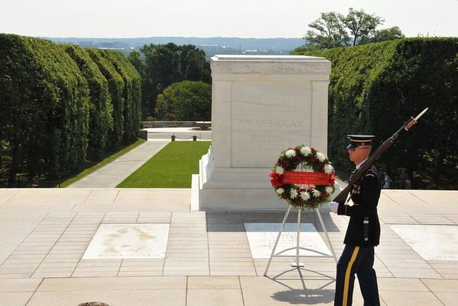 Day or Night National Mall Bus Tour with Arlington Cemetery Walk - Pace, crowding, and weather: how to avoid the common annoyances