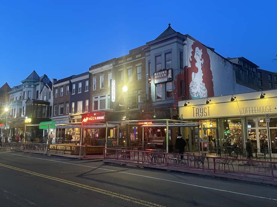 DC: Evening Local Neighborhood Food Tour with DrinkEatWalk - El Tamarindo in Dupont: Salvadoran Pupusa and a Fruit-Juice Cocktail