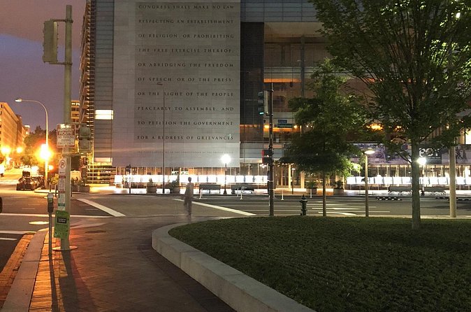DC Lights Night Tour - Guides, Audio, and Group Reality: What to Expect From the Driver/Guide Experience