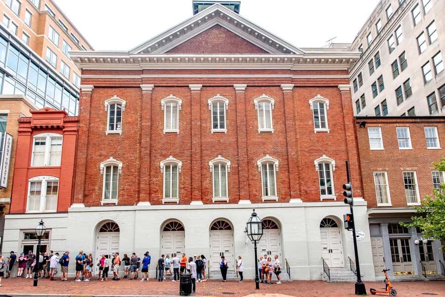 DC: Lincoln Assassination Tour with Ford's Theatre Entry - Ford’s Theatre entry: what you’ll actually see (and how the working stage affects it)