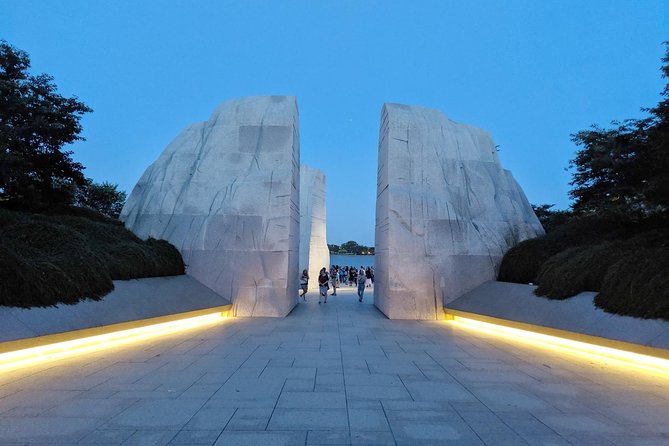 DC Memorials Night Tour: Glass-Roof Convertible Upgrade Option - Stop-by-stop: what to expect outside at each monument