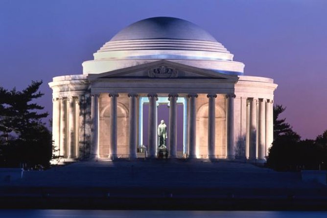 DC Memorials Night Tour: Glass-Roof Convertible Upgrade Option - Photos without frustration: windows, timing, and what works best