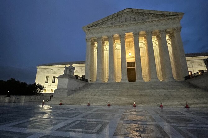 DC Memorials Night Tour: Glass-Roof Convertible Upgrade Option - The guide effect: why narration can make this tour feel special