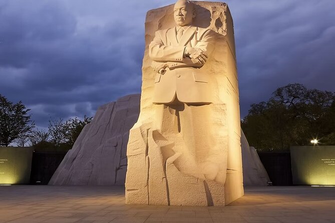 DC Monuments Small Group Guided Night Tour 3 Hours - Lincoln Memorial and the Capitol exterior finish strong