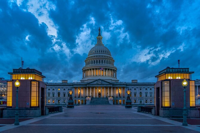 DC Monuments Small Group Guided Night Tour 3 Hours - Thomas Jefferson Memorial and Ford’s Theatre: an opening with contrast