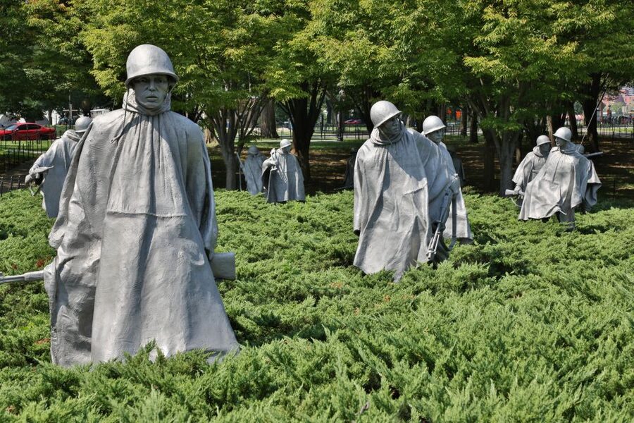 DC Monuments: Small Groups, Big Ideas Walking Tour - Meet Shelley: a guide with a ranger’s way of explaining