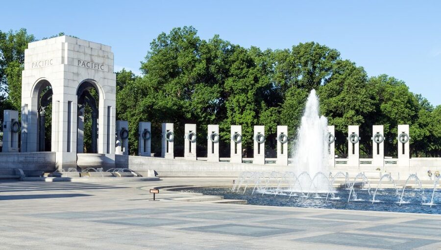 DC Monuments: Small Groups, Big Ideas Walking Tour - Price and time: $85 for 150 minutes on the Mall