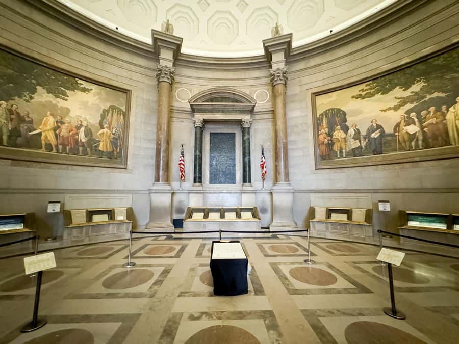 DC: National Archives & Optional Museum Add-On - The National Mall walk: big views, good bearings