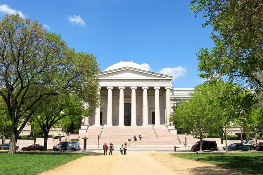 DC National Gallery of Art Guided Tour with 8ppl Max - Private vs small group: which one is better for your travel style