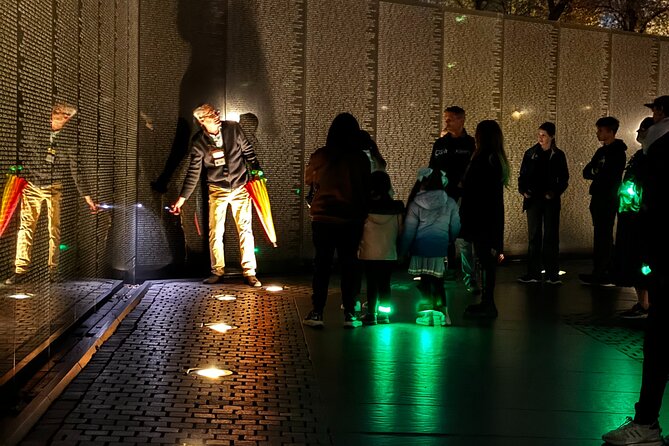 DC Night Tour With Magic LED- Pick Up/Drop, Snacks, LED Bracelets - The Night Route: White House, Capitol, and the Main Memorial Loop