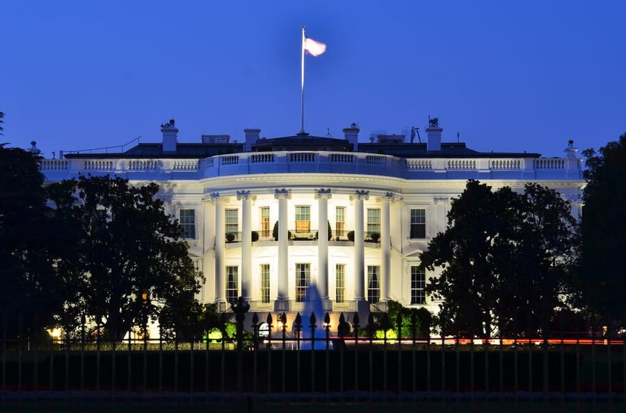 DC: Open-top Monuments and Memorials Sightseeing Night Tour - Arlington National Cemetery: Respectful Moments With an Audio Guide