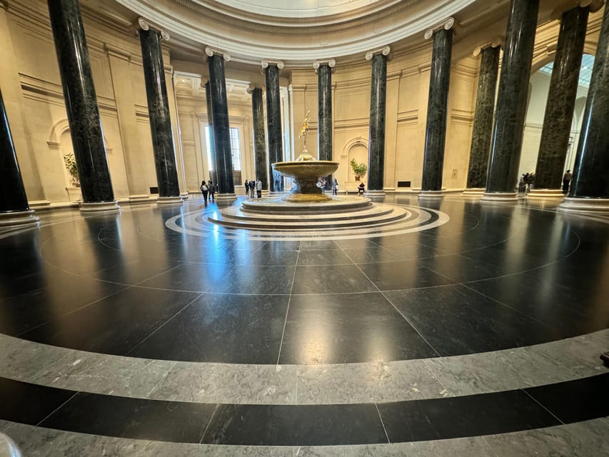 DC:Small Group Sunset Tour . - War memorial pair plus the Lincoln Memorial at base level