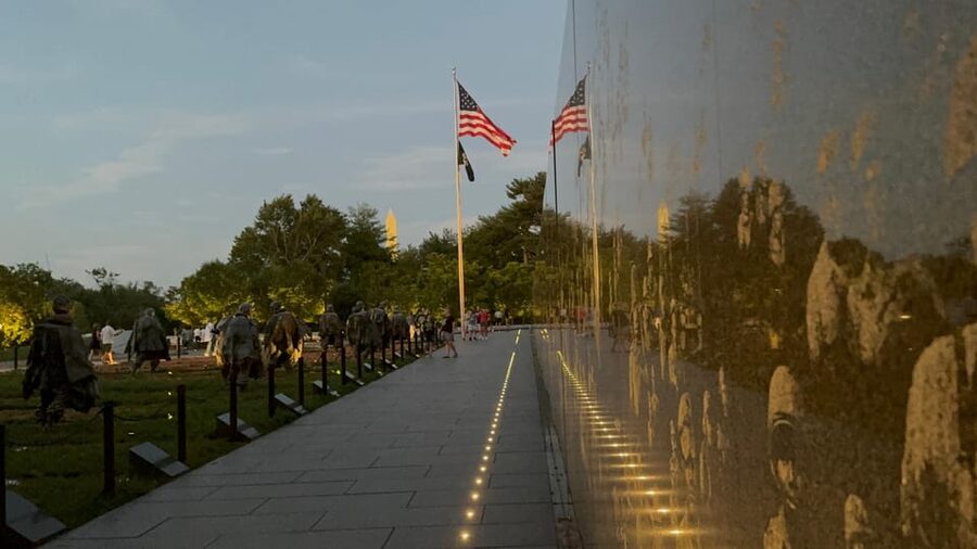 DC:Small Group Sunset Tour . - Price and value: is $59 fair for a quick nighttime DC fix?