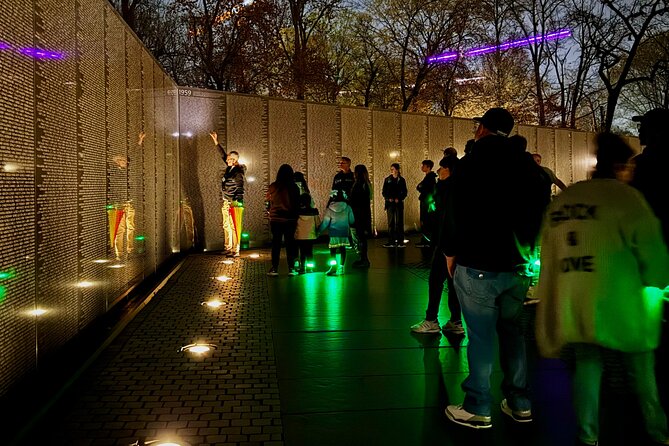 Discounted DC Night Tour With Magic LED- Snacks, LED Bracelets - Night Itinerary, Stop by Stop: From White House Exteriors to War Memorials