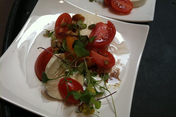 Dupont Circle Food Tour - Small group size: better conversation, less waiting