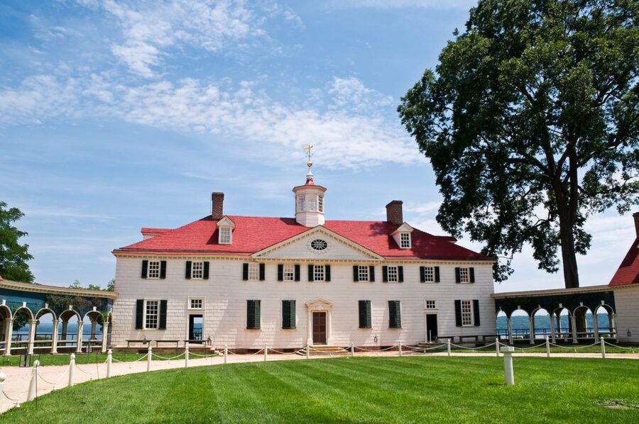 From Washington DC: Old Town Alexandria & Mount Vernon Tour - From the US Navy Memorial: A Smooth Start in DC