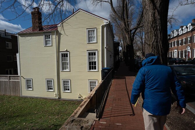 Georgetown Walking Tour: Spies, Presidents, and Exorcist Steps - Martin’s Tavern: Where Big Names Lived the Same Night