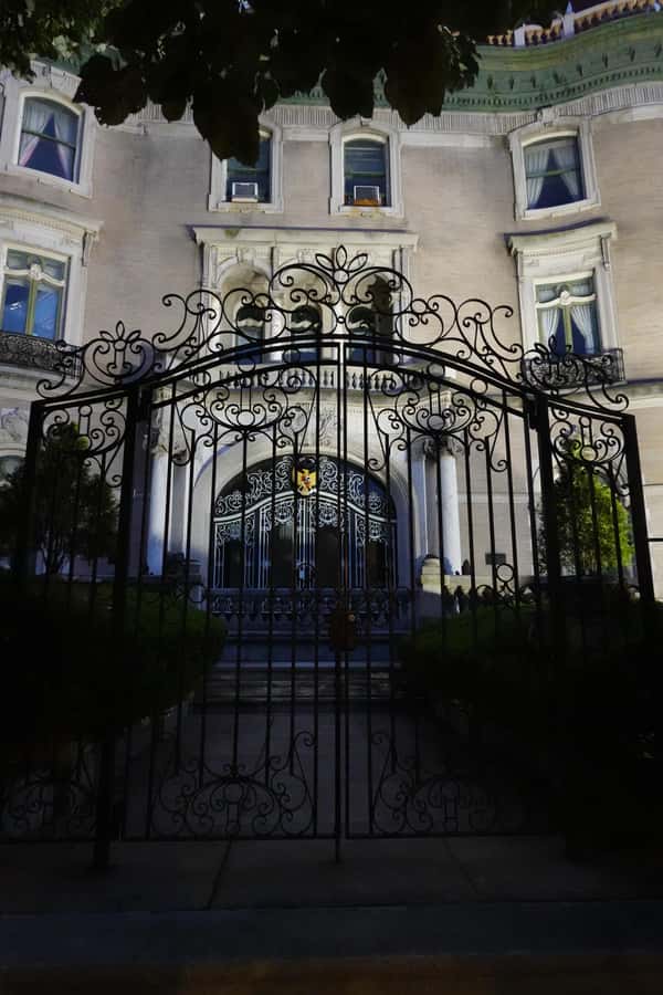 Gilded Age DC: Scandal, Secrets & Spirits of Dupont Circle - O Museum in the Mansion: a photo stop that teaches you how to look