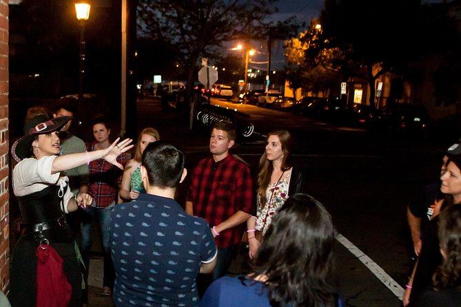 Haunted Washington D.C. Booze and Boos Ghost Walking Tour - The guides: costumed storytelling that can run the night