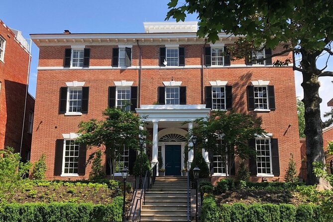 Historic Georgetown: History, Gossip, & Architecture Walking Tour - Georgetown University: spires, statues, and student life cues