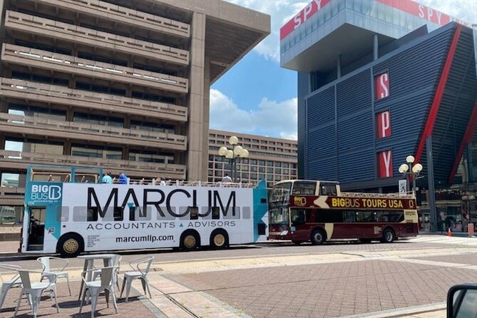 Hop-on Hop-off Sightseeing Tour by Open-top Bus with 18 Stops - White House photo bonus and DC photo ops you shouldn’t miss