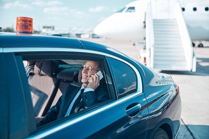 Luxury Airport Transfer DCA to/from Washington DC - The Ride Experience: A/C, Bottled Water, and Professional Driving