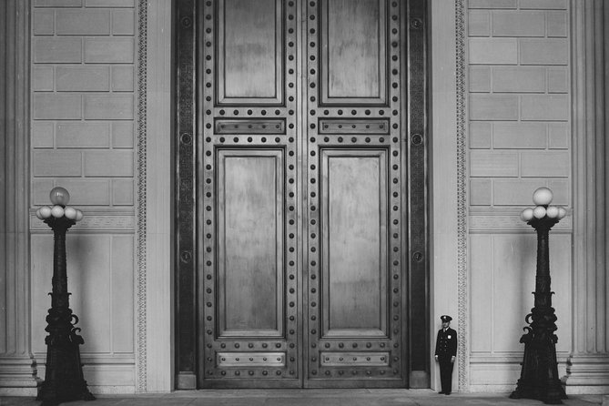National Archives + National Portrait Gallery Tour 6ppl Max - Meeting the Day: Where You Start and How Not to Waste Time