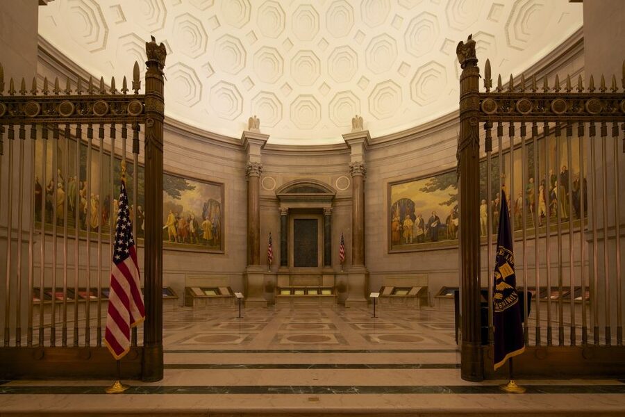 National Archives Skip the Line Tour Semi-Private 6ppl Max - Public Vaults: Letters from Presidents (Washington to JFK)