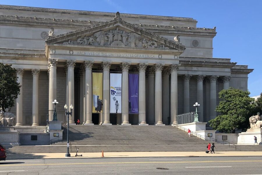 National Mall Tour with 10+ Stops, Boat Cruise, Entry Tickets - Meeting at the National Archives and Riding a Deluxe Coach
