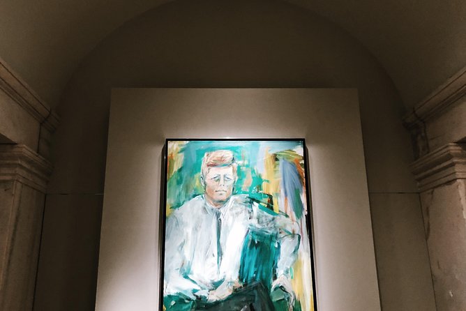 National Portrait Gallery and American Art Museum Tour: 8ppl Max - Portrait Gallery Highlights: From Presidents and First Ladies to Suffragettes