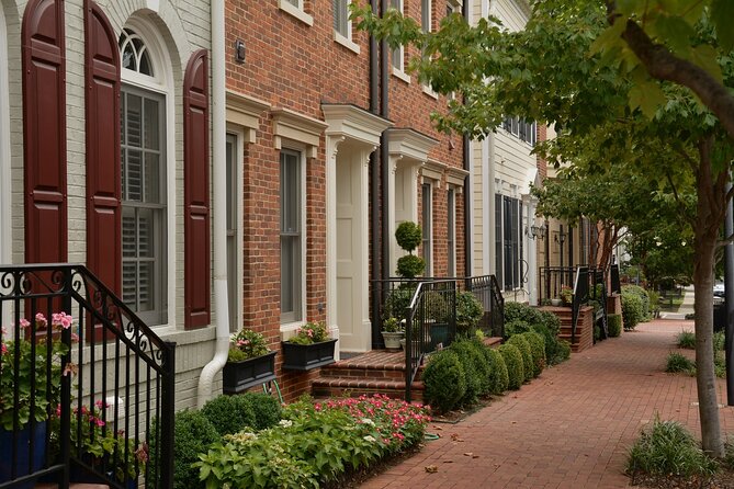 Old Town Alexandria in a Day with Round Trip Ferry Cruise - The Spite House area and Captain’s Row: narrow facades with big stories