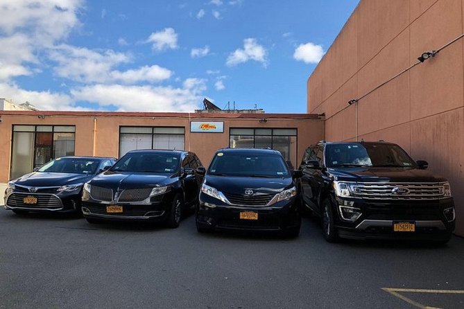 Private Departure Transfer to Washington Dulles Airport IAD - What You Get: Sedan, SUV, or Stretch Limo for Up to 6