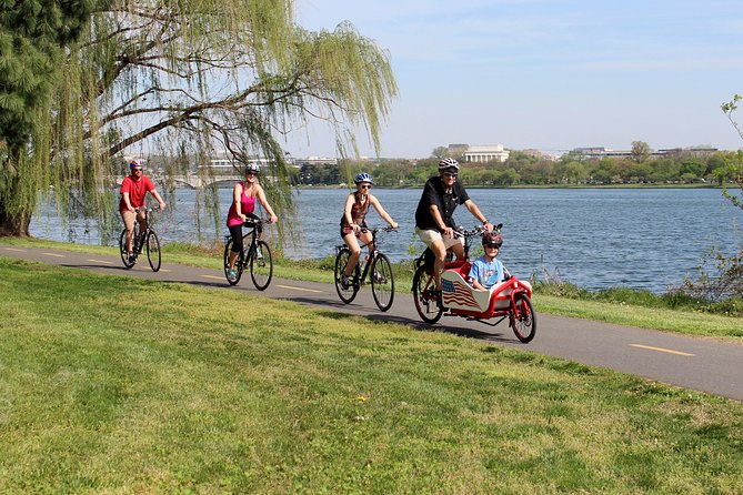 Private Family-Friendly Bike Tour of DC - The U.S. Capitol: quick views and easy family photos