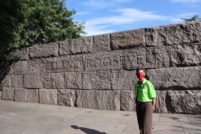 Private Tour In different languages - The boat ride angle: a second look at the same city