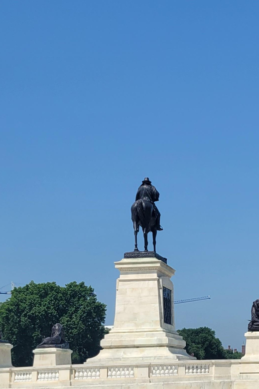Private Washington DC Grand Tour with Changing of the Guard. - Your guide experience: Heidy-style storytelling in the languages you need