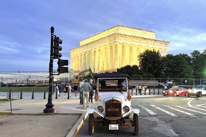 Public or Private DC Moonlight Tour by E-Cart or Vintage Car - Lincoln Memorial: views over the Mall and a place to sit