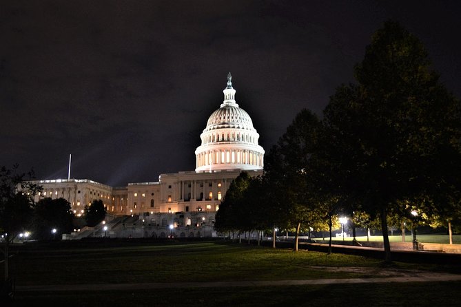 Small Group National Mall Night Tour with 10 Top Attractions - WWII, Korean War, and Vietnam: the evening’s most emotional arc
