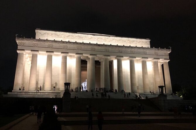 Small Group Washington DC Night Tour - How the driving narration helps you see more without wasting time